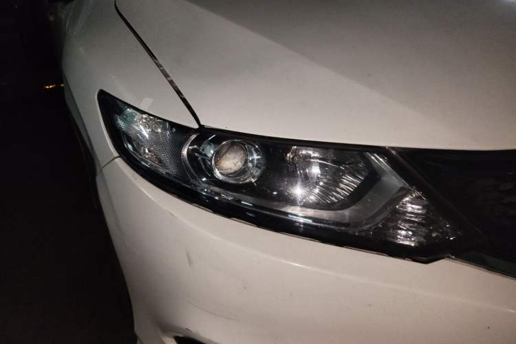 Used Honda Jade 2014 1.8L Automatic Comfort Elite Version 5 Seats Right Front Headlight