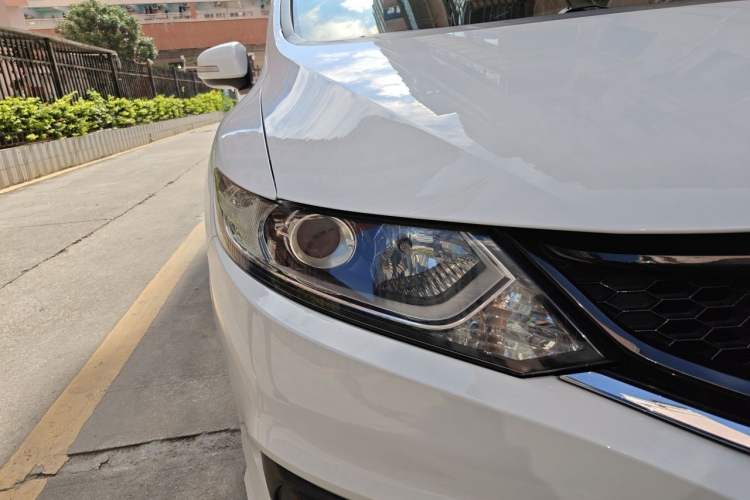 Used Honda Jade 2014 1.8L Automatic Comfort Elite Version 5 Seats Right Front Headlight