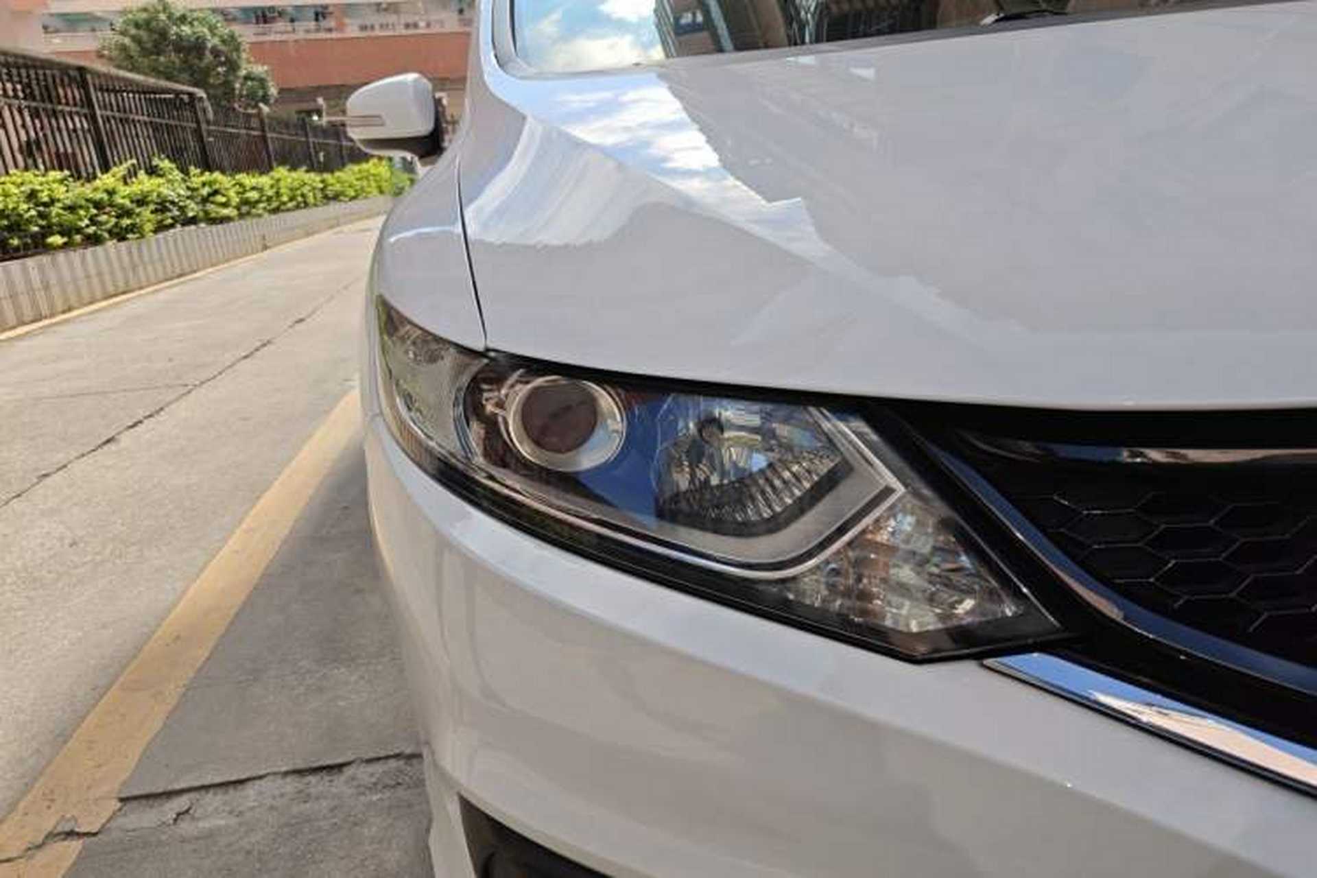 Used Honda Jade 2014 1.8L Automatic Comfort Elite Version 5 Seats Right Front Headlight