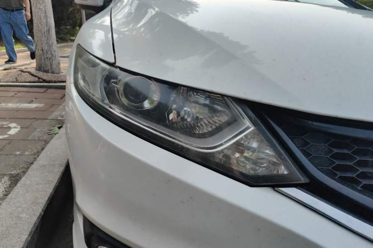 Used Honda Jade 2014 1.8L Automatic Comfort Elite Version 5 Seats Right Front Headlight