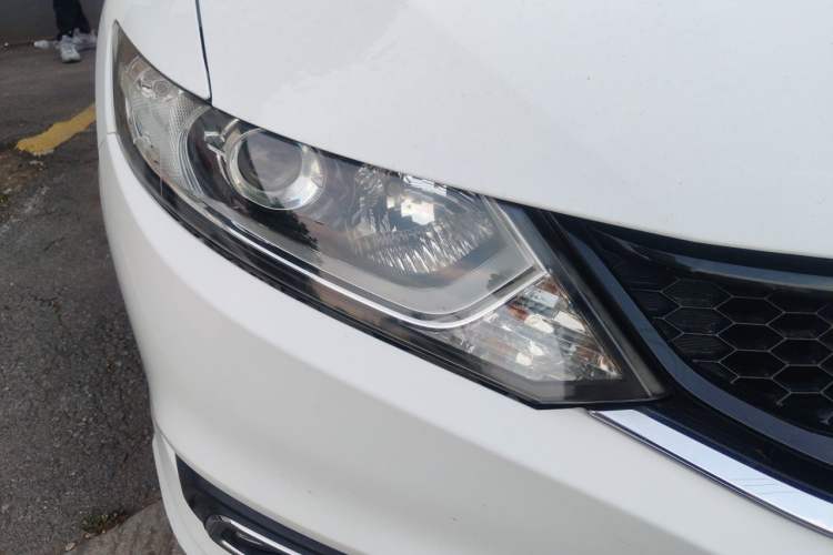 Used Honda Jade 2014 1.8L Automatic Comfort Elite Version 5 Seats Right Front Headlight
