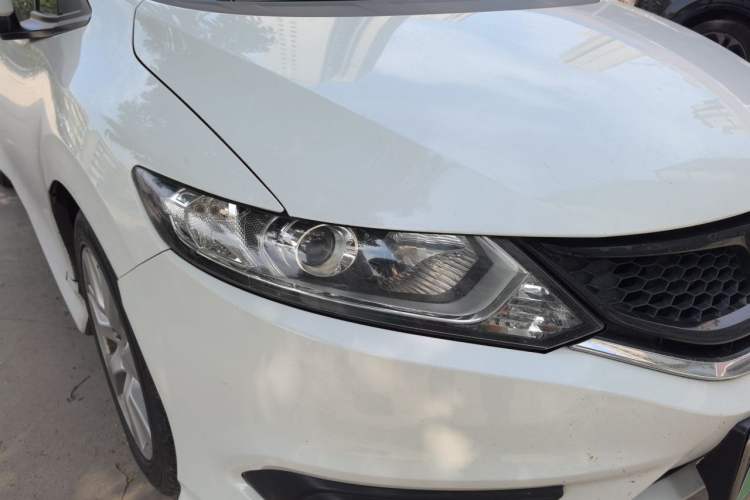Used Honda Jade 2014 1.8L Automatic Comfort Elite Version 5 Seats Right Front Headlight