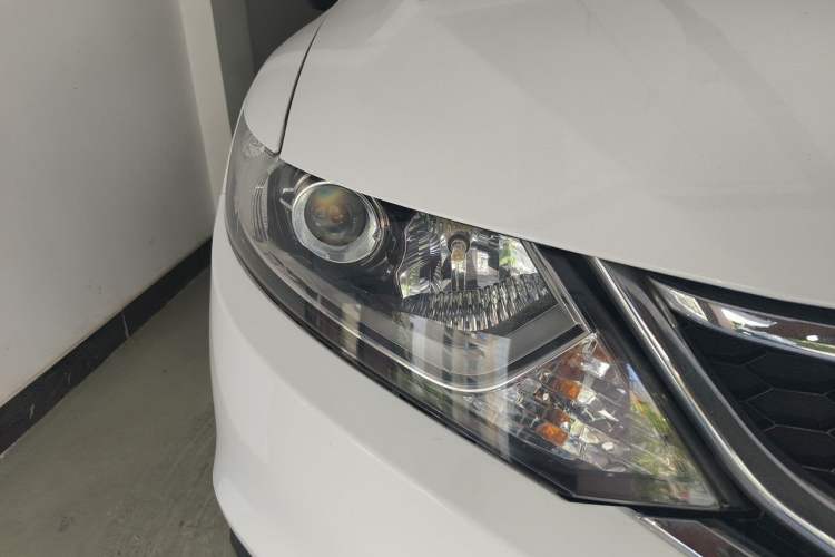 Used Honda Jade 2014 1.8L Automatic Comfort Elite Version 5 Seats Right Front Headlight