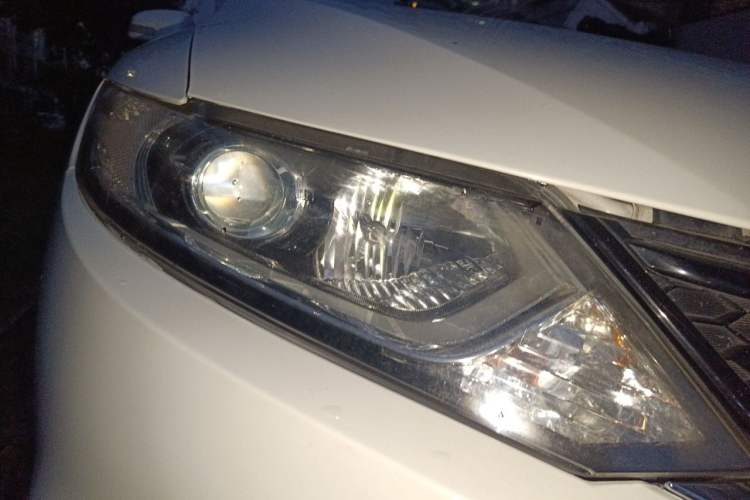 Used Honda Jade 2014 1.8L Automatic Comfort Elite Version 5 Seats Right Front Headlight