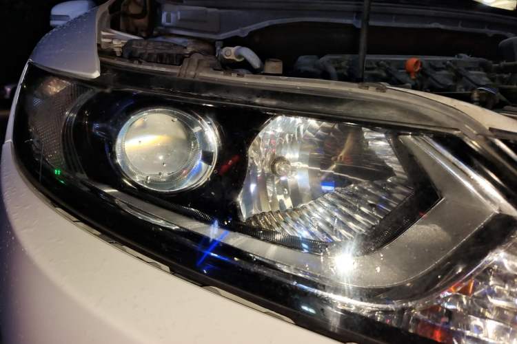 Used Honda Jade 2014 1.8L Automatic Comfort Elite Version 5 Seats Right Front Headlight