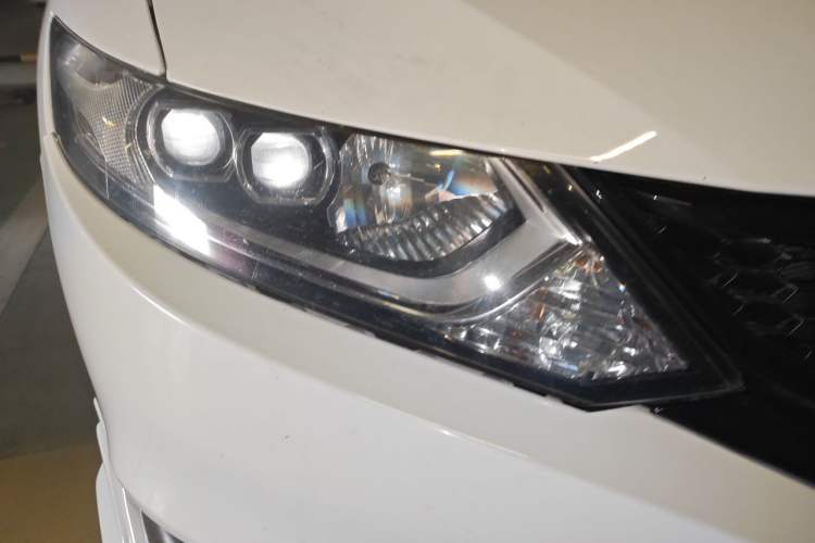 Used Honda Jade 2014 1.8L CVT Luxury Prestige Edition 5 Seats Right Front Headlight