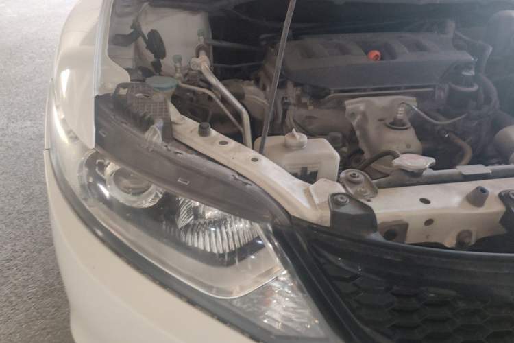 Used Honda Jade 2014 1.8L Automatic Comfort Elite Version 5 Seats Right Front Headlight