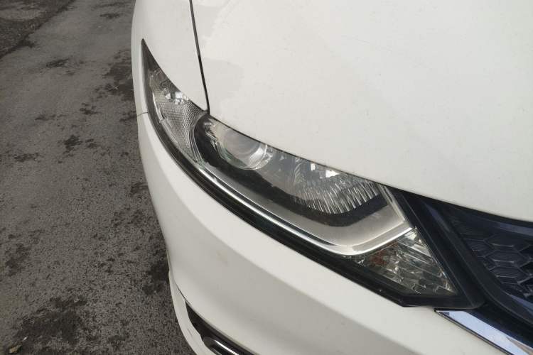Used Honda Jade 2014 1.8L Automatic Comfort Elite Version 5 Seats Right Front Headlight
