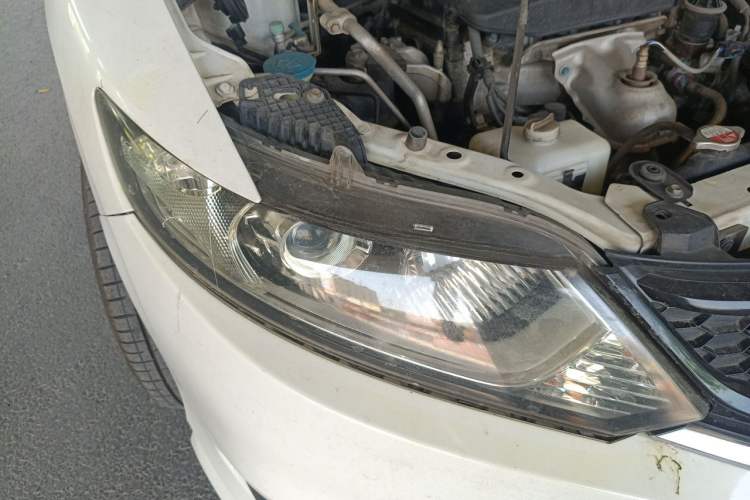 Used Honda Jade 2014 1.8L Automatic Comfort Elite Version 5 Seats Right Front Headlight