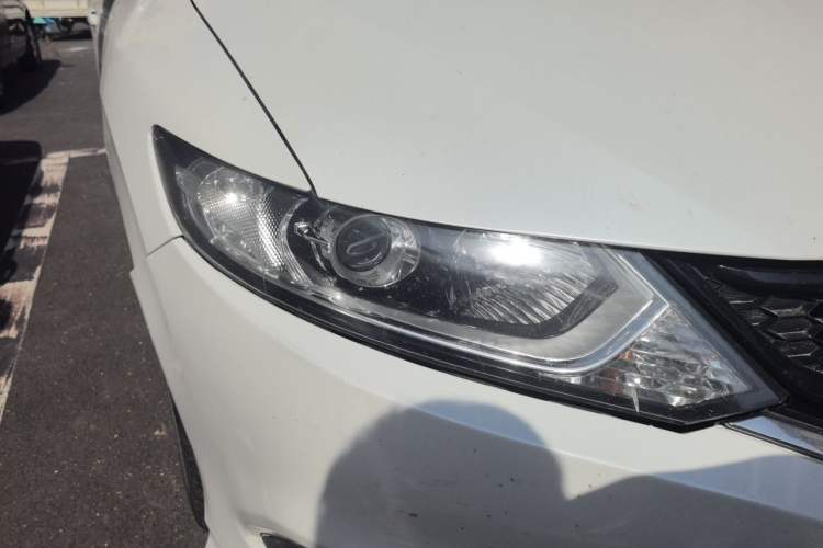 Used Honda Jade 2014 1.8L Automatic Comfort Elite Version 5 Seats Right Front Headlight