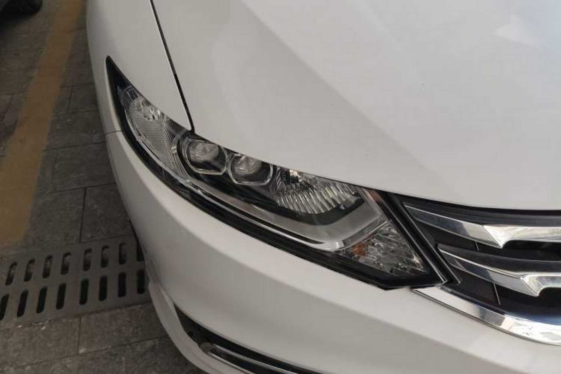 Used Honda Jade 2014 1.8L CVT Luxury Edition 5 seats Right Front Headlight