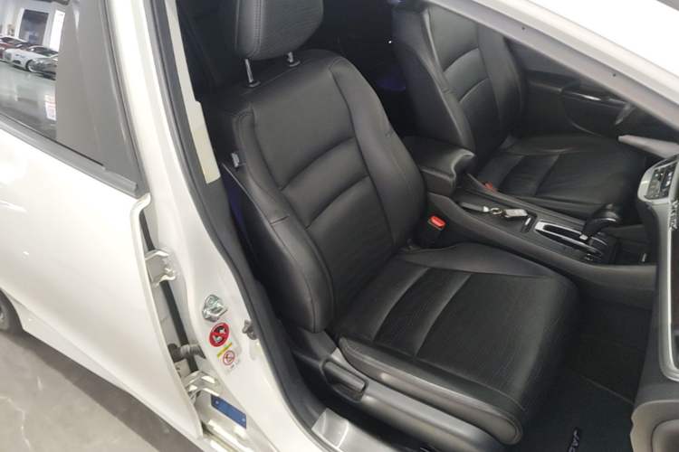 Used Honda Jade 2014 1.8L CVT Luxury Prestige Edition 5 Seats Right Front Seat