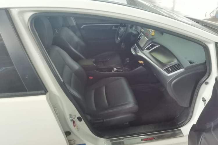 Used Honda Jade 2014 1.8L CVT Luxury Edition 5 seats Right Front Seat
