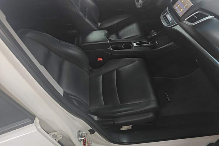 Used Honda Jade 2014 1.8L CVT Luxury Prestige Edition 5 Seats Right Front Seat