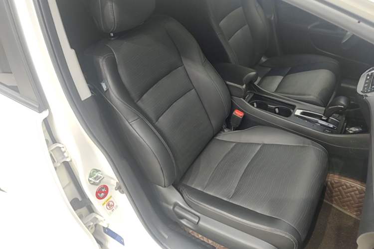 Used Honda Jade 2014 1.8L CVT Luxury Edition 5 seats Right Front Seat