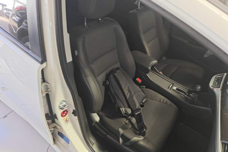 Used Honda Jade 2014 1.8L CVT Luxury Edition 5 seats Right Front Seat