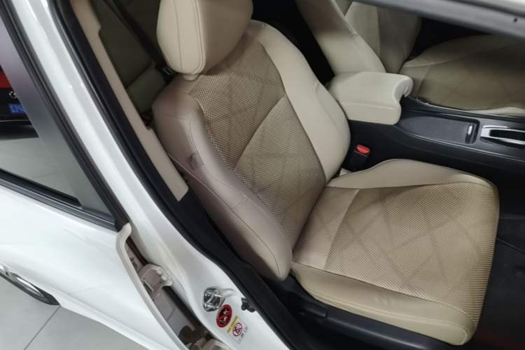 Used Honda Jade 2014 1.8L Automatic Comfort Elite Version 5 Seats Right Front Seat