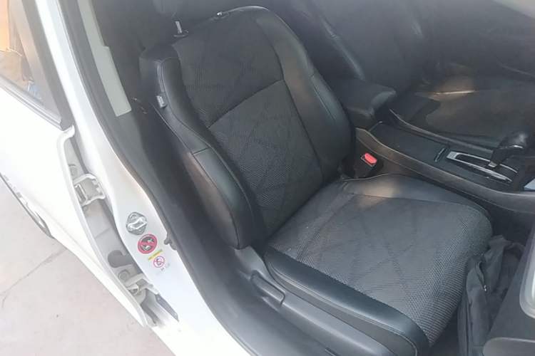 Used Honda Jade 2014 1.8L Automatic Comfort Elite Version 5 Seats Right Front Seat