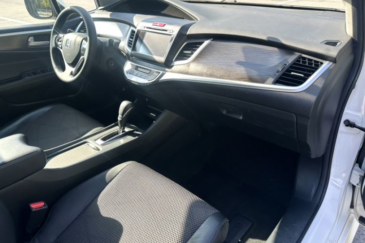 Used Honda Jade 2014 1.8L Automatic Comfort Elite Version 5 Seats Right Front Seat