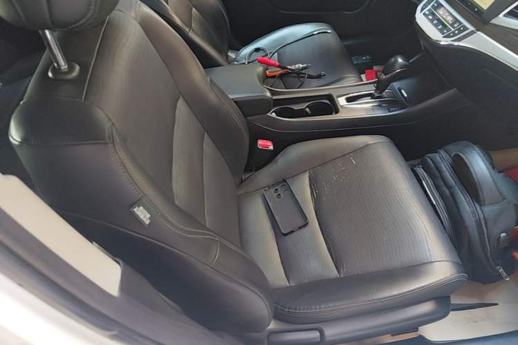 Used Honda Jade 2014 1.8L CVT Luxury Prestige Edition 5 Seats Right Front Seat