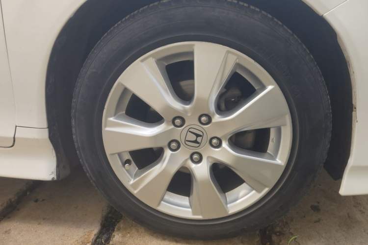 Used Honda Jade 2014 1.8L Automatic Comfort Elite Version 5 Seats Right Front Wheel Hub