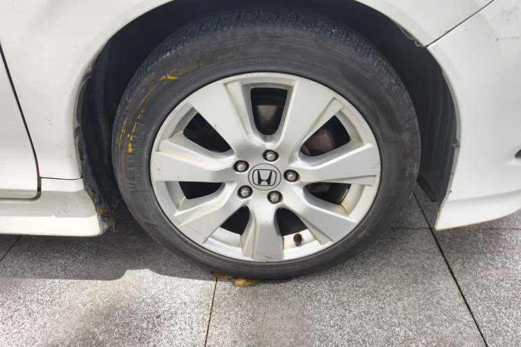 Used Honda Jade 2014 1.8L Automatic Comfort Elite Version 5 Seats Right Front Wheel Hub