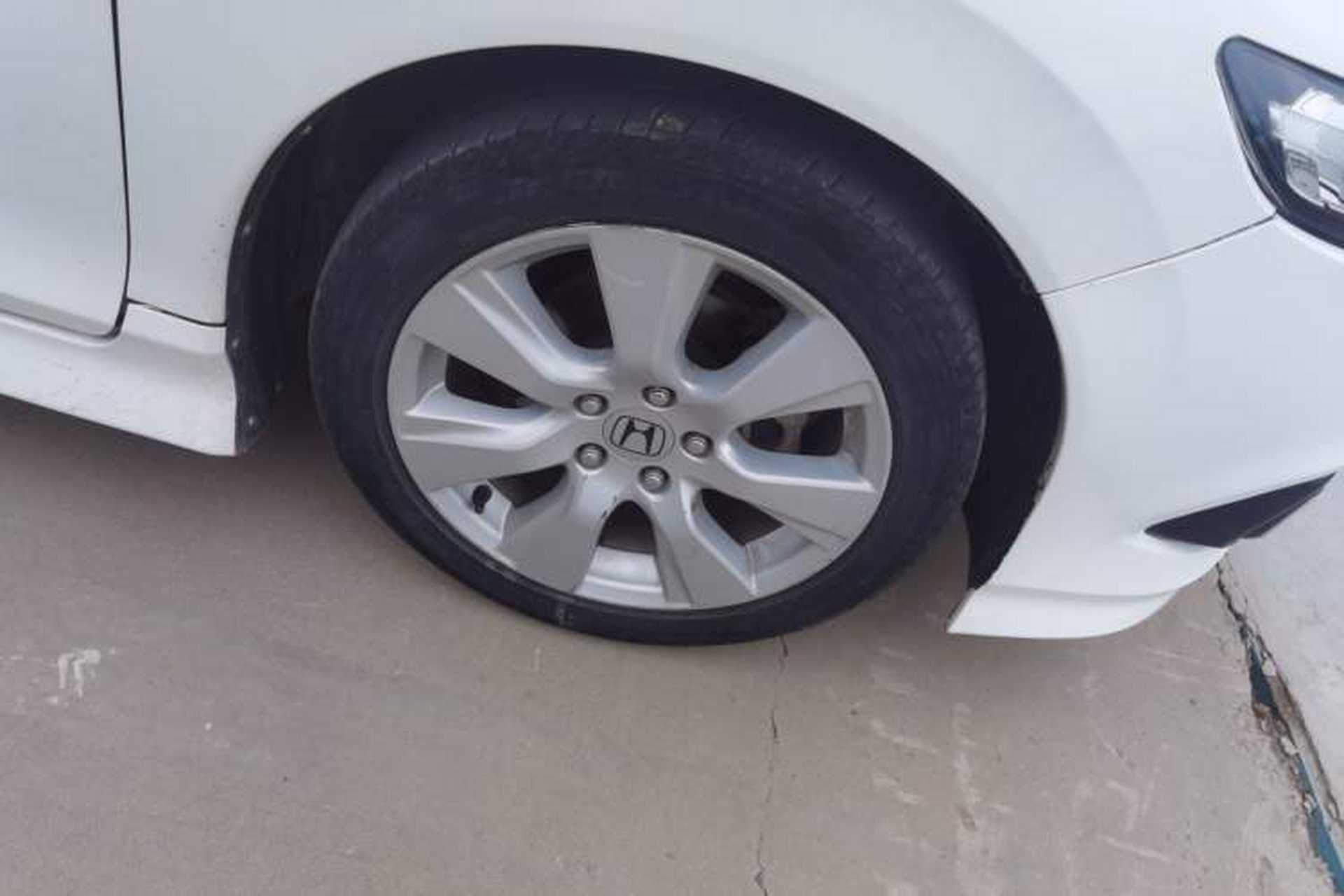 Used Honda Jade 2014 1.8L CVT Luxury Edition 5 seats Right Front Wheel Hub