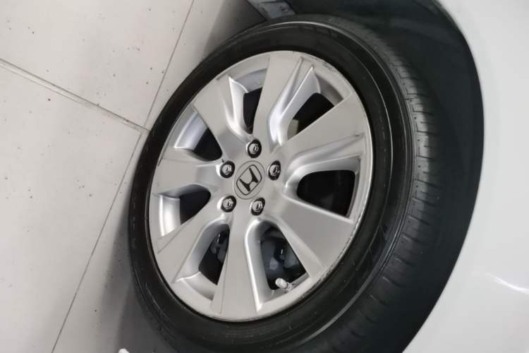 Used Honda Jade 2014 1.8L Automatic Comfort Elite Version 5 Seats Right Front Wheel Hub