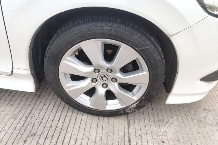 Used Honda Jade 2014 1.8L Automatic Comfort Elite Version 5 Seats Right Front Wheel Hub