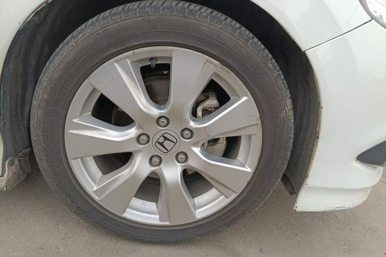 Used Honda Jade 2014 1.8L Automatic Comfort Elite Version 5 Seats Right Front Wheel Hub