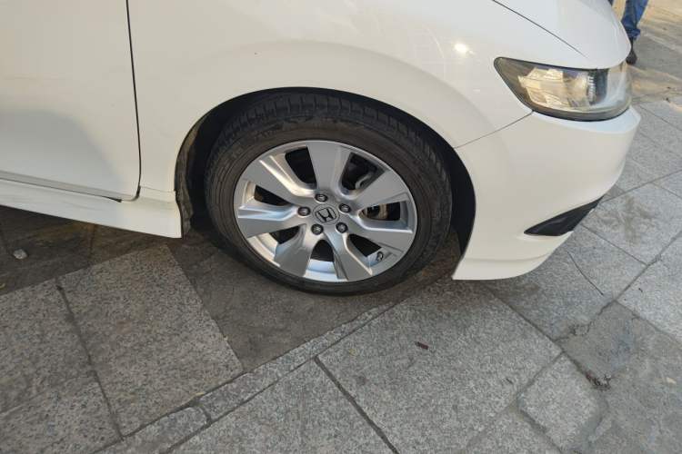 Used Honda Jade 2014 1.8L Automatic Comfort Elite Version 5 Seats Right Front Wheel Hub