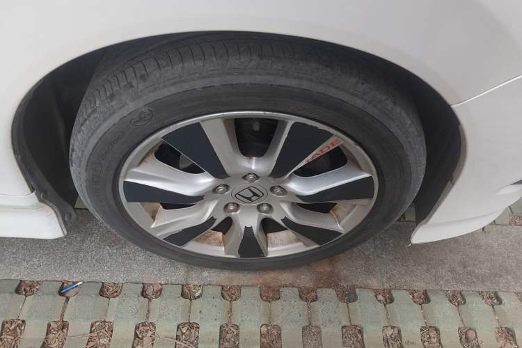 Used Honda Jade 2014 1.8L Automatic Comfort Elite Version 5 Seats Right Front Wheel Hub