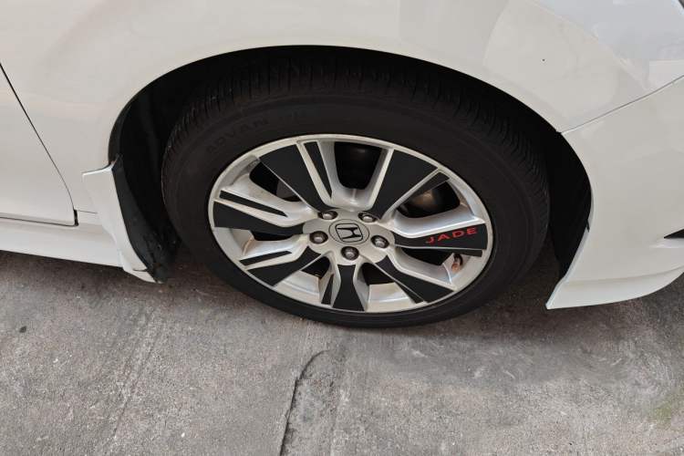 Used Honda Jade 2014 1.8L Automatic Comfort Elite Version 5 Seats Right Front Wheel Hub