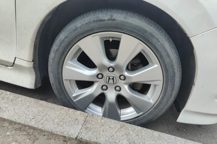 Used Honda Jade 2014 1.8L Automatic Comfort Elite Version 5 Seats Right Front Wheel Hub