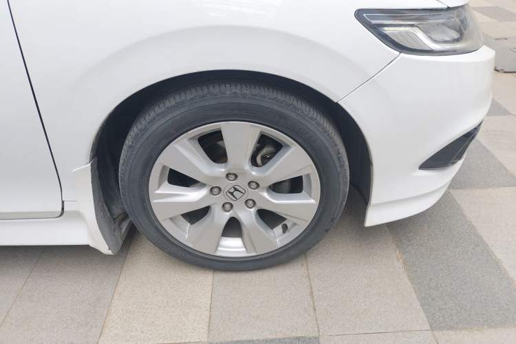 Used Honda Jade 2014 1.8L CVT Luxury Edition 5 seats Right Front Wheel Hub