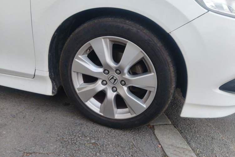 Used Honda Jade 2014 1.8L Automatic Comfort Elite Version 5 Seats Right Front Wheel Hub