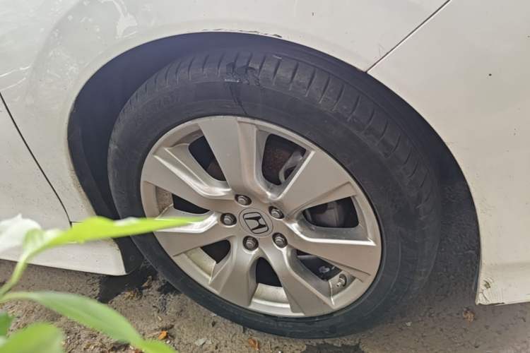 Used Honda Jade 2014 1.8L Automatic Comfort Elite Version 5 Seats Right Front Wheel Hub