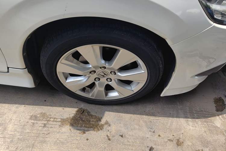 Used Honda Jade 2014 1.8L Automatic Comfort Elite Version 5 Seats Right Front Wheel Hub