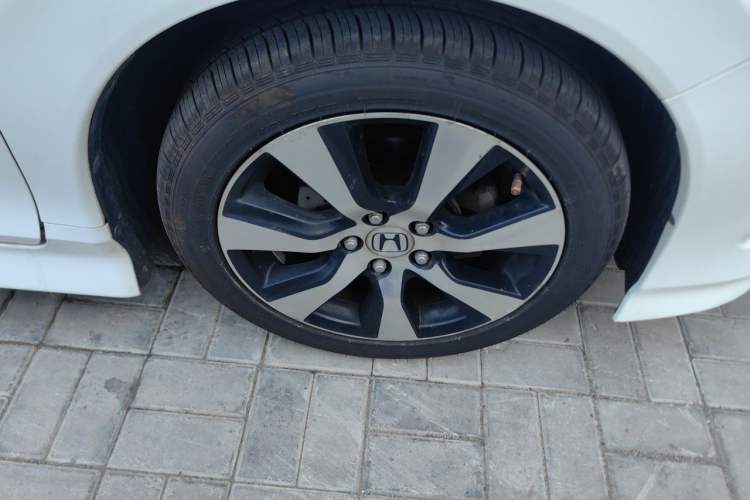 Used Honda Jade 2014 1.8L CVT Luxury Prestige Edition 5 Seats Right Front Wheel Hub
