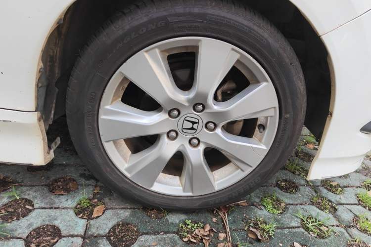 Used Honda Jade 2014 1.8L Automatic Comfort Elite Version 5 Seats Right Front Wheel Hub