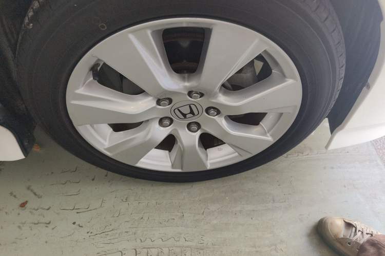 Used Honda Jade 2014 1.8L Automatic Comfort Elite Version 5 Seats Right Front Wheel Hub