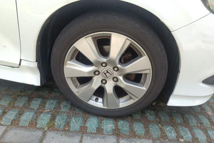 Used Honda Jade 2014 1.8L Automatic Comfort Elite Version 5 Seats Right Front Wheel Hub