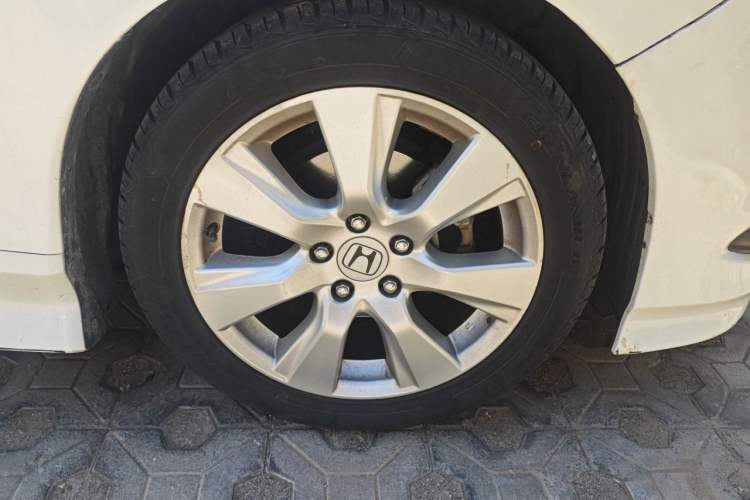 Used Honda Jade 2014 1.8L Automatic Comfort Elite Version 5 Seats Right Front Wheel Hub