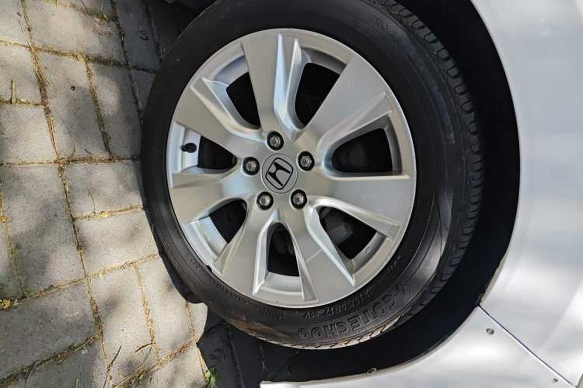 Used Honda Jade 2014 1.8L Automatic Comfort Elite Version 5 Seats Right Front Wheel Hub