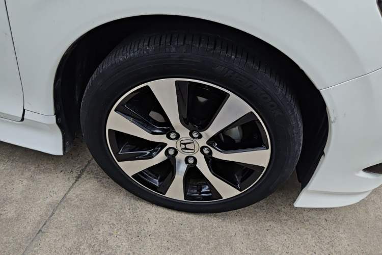 Used Honda Jade 2014 1.8L CVT Luxury Prestige Edition 5 Seats Right Front Wheel Hub
