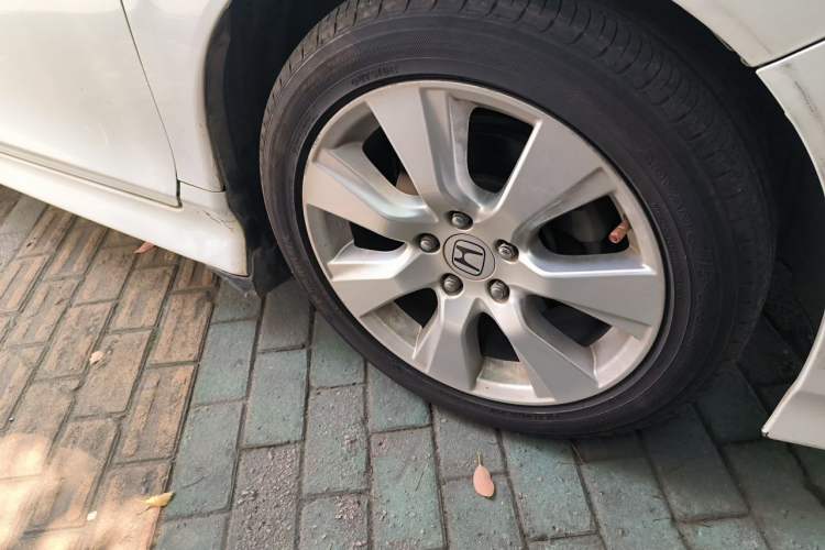 Used Honda Jade 2014 1.8L Automatic Comfort Elite Version 5 Seats Right Front Wheel Hub
