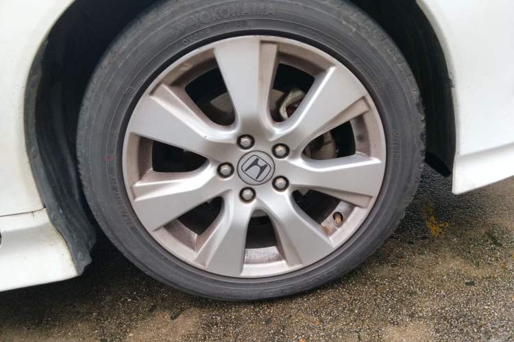 Used Honda Jade 2014 1.8L Automatic Comfort Elite Version 5 Seats Right Front Wheel Hub