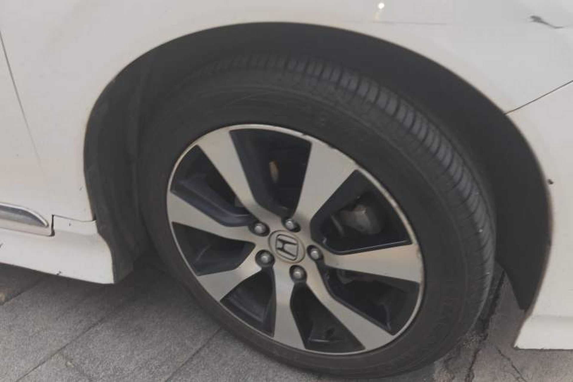 Used Honda Jade 2014 1.8L CVT Luxury Prestige Edition 5 Seats Right Front Wheel Hub