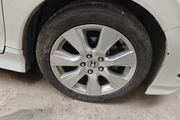 Used Honda Jade 2014 1.8L Automatic Comfort Elite Version 5 Seats Right Front Wheel Hub