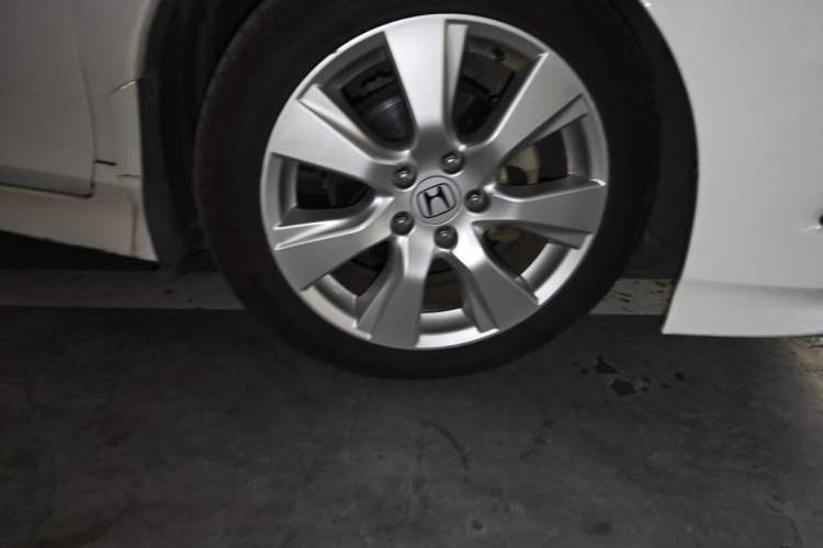 Used Honda Jade 2014 1.8L Automatic Comfort Elite Version 5 Seats Right Front Wheel Hub